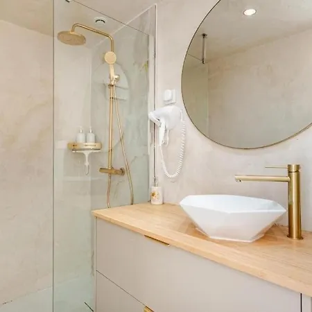 L'évasion, Townhouse, Jacuzzi, Sleeps 6 Hébergement de vacances Le Grau-du-Roi